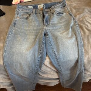 Light wash skinny jeans. Stretchy